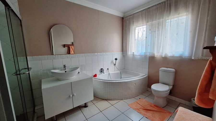 5 Bedroom Property for Sale in Riebeeckstad Free State